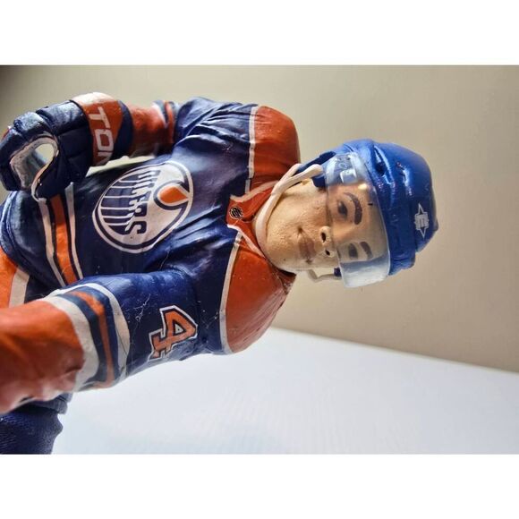 Edmonton Oilers Ryan Hall NHL Figure - Picture 4 of 6